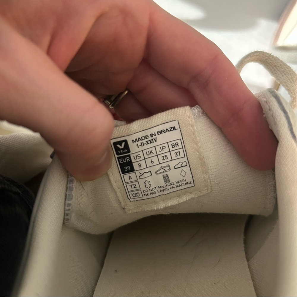 Veja Volley Sneakers Size 8 Cream and Tan Sneakers - Picture 8 of 8